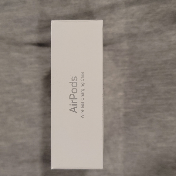 Apple - Airpods with Wireless Charging Case - WhiteModel:MRXJ2AM/A - Picture 4 of 4